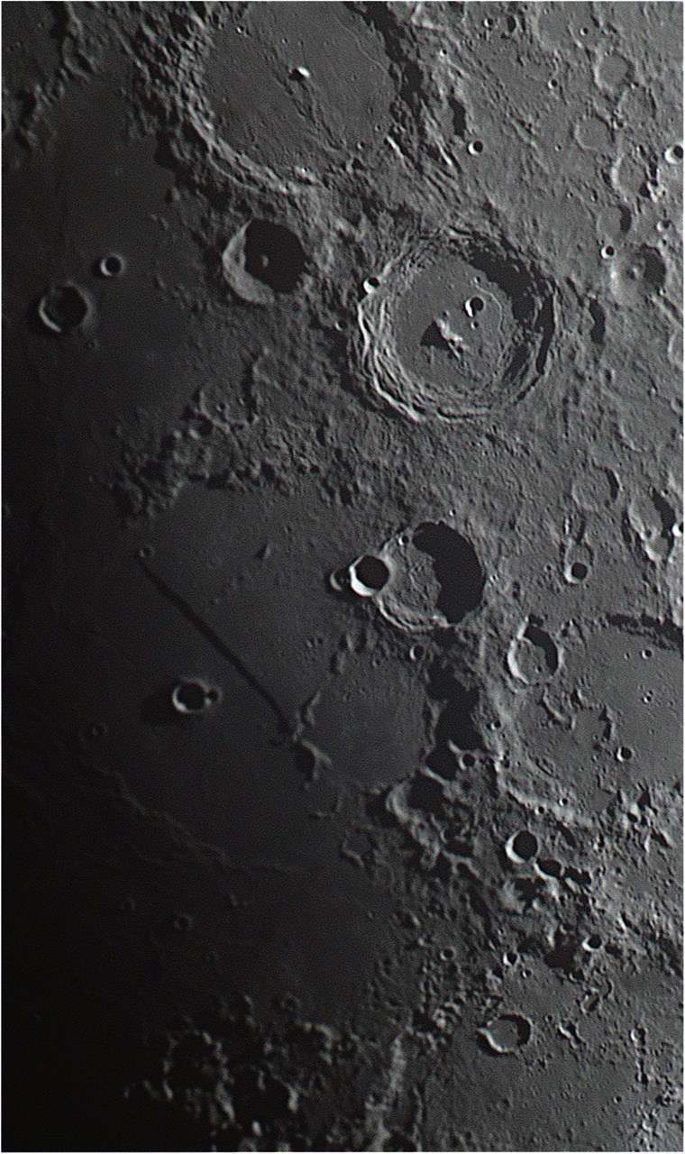 moon_182439_lapl4_ap326.jpg