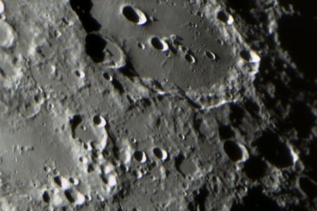 moon_221711_lapl4_ap642-r.jpg