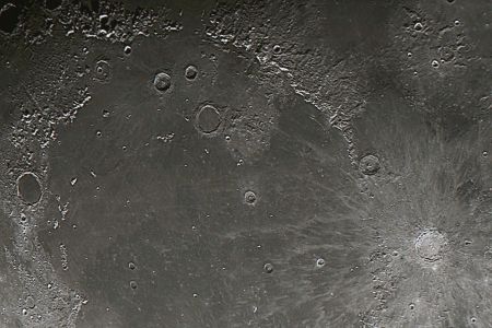 moon_004132_lapl4_ap527-r.jpg